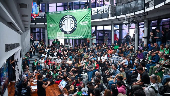 Dos sindicatos anunciaron paros contra la reforma laboral, pese a que su contenido aún no se conoce en forma oficial