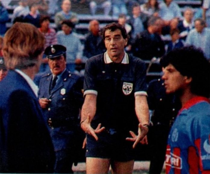 El día que un partido se suspendió por falta de pelotas: la intimación de Grondona al árbitro y un llamado de Plácido Domingo