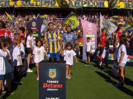 El gesto de repudio de Estudiantes durante el pasillo por el título de campeón de Liga entregado a Central