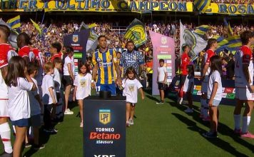 El gesto de repudio de Estudiantes durante el pasillo por el título de campeón de Liga entregado a Central