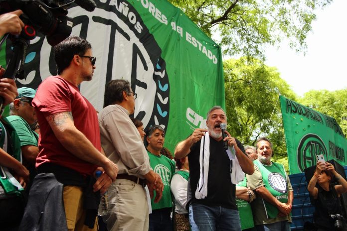 El Gobierno aumenta la tensión con los estatales: avisó que descontará el día a quienes adhieran al paro de ATE