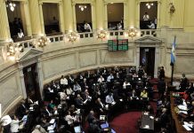 El sugestivo guiño del kirchnerismo al Gobierno en el Senado desconcertó y preocupó a los bloques dialoguistas