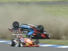 Escalofriante accidente en la Fórmula 3 de Argentina: el coche salió despedido por el aire en la última vuelta y suspendieron la carrera