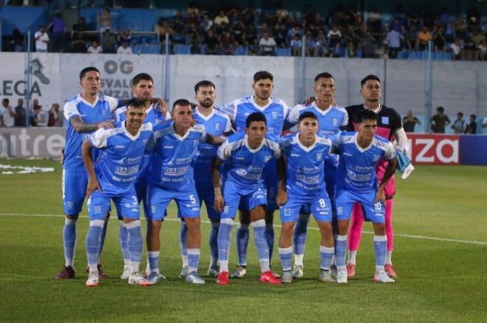 Estudiantes (RC) se convirtió en el primer finalista del reducido de la Primera Nacional y espera rival para definir el ascenso