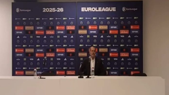 Insólita escena en la Euroliga: un entrenador vio la sala de prensa vacía y dio la conferencia “más corta de la historia”