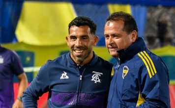 Las perlitas de Boca Juniors-Talleres: las banderas dedicadas a Maradona, el recibimiento para Tevez y el penal “atajado” por los hinchas