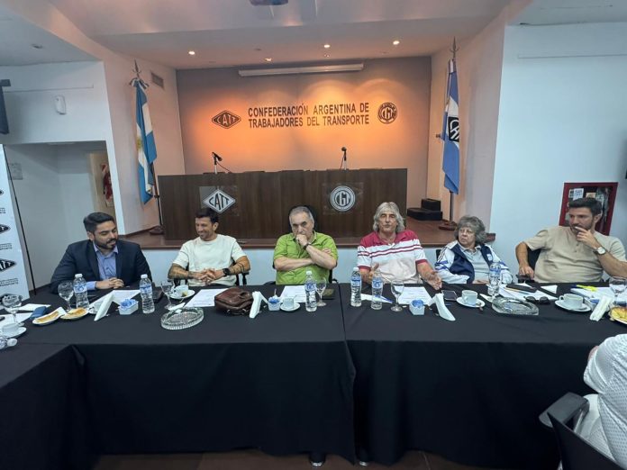 Los sindicatos del transporte darán pelea contra la reforma laboral aliados a la CGT o de manera diferenciada