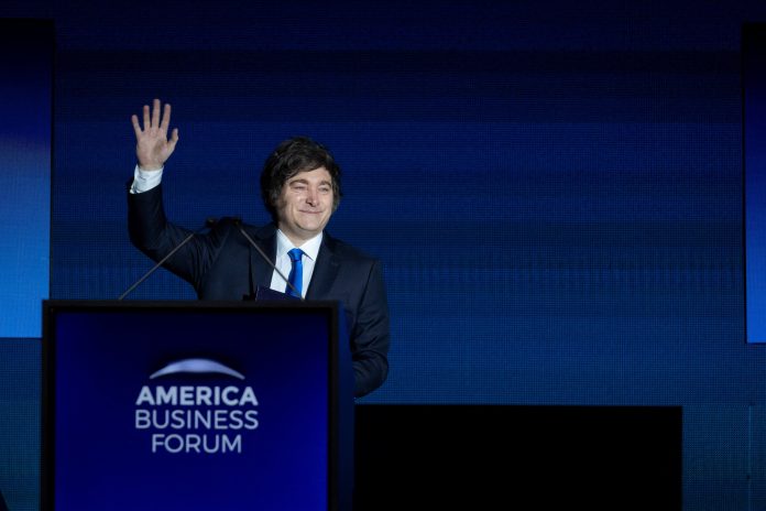 Milei llegó a New York para disertar frente a empresarios globales y agradecer el triunfo en los comicios ante la tumba del “Rebe de Lubavitch”