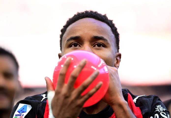 El particular ritual con un globo de una figura tras marcar un gol con su equipo que recorre el mundo
