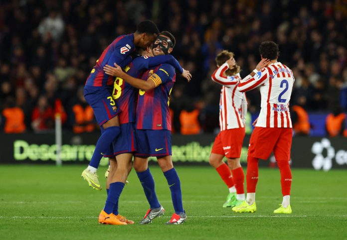 Gambeteó a tres rivales, pero falló sin arquero: Thiago Almada tuvo “el gol del campeonato” en la derrota del Atlético ante Barcelona