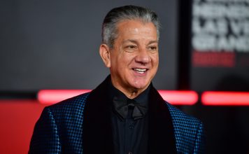 ¿“It’s time” hasta 2031? Bruce Buffer, la voz del octógono, pone fecha a su legado en la UFC