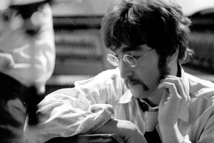 John Lennon y la canción de The Beatles que escribió sintiéndose miserable