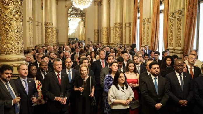 Jorge Macri encabezó el saludo de fin de año con embajadores y empresarios en el Teatro Colón