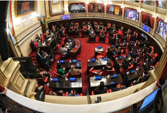 Juraron los nuevos senadores bonaerenses electos: Gabriel Katopodis y Diego Valenzuela pidieron licencia