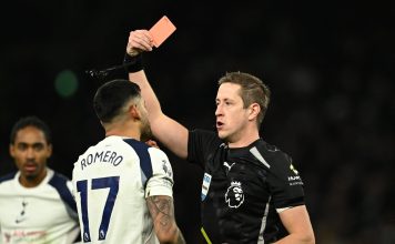 La furia del Cuti Romero tras ser expulsado en la derrota del Tottenham ante el Liverpool