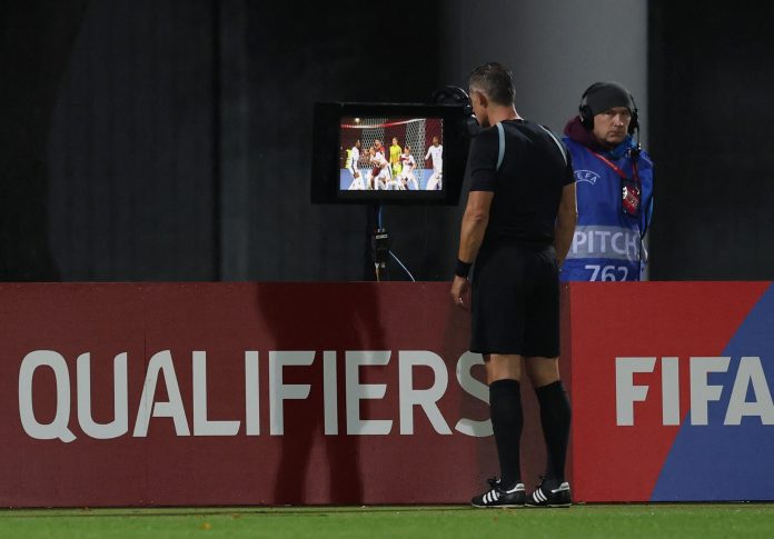 Los “poderes especiales” que tendría el VAR durante el Mundial 2026 en los córners y las segundas amarillas