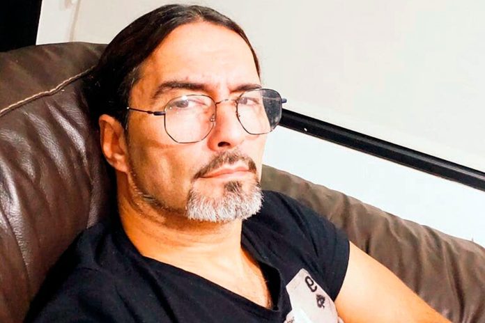 “Me salvó la vida”: el cantante argentino Daniel Agostini mostró cómo usa IA para escribir canciones