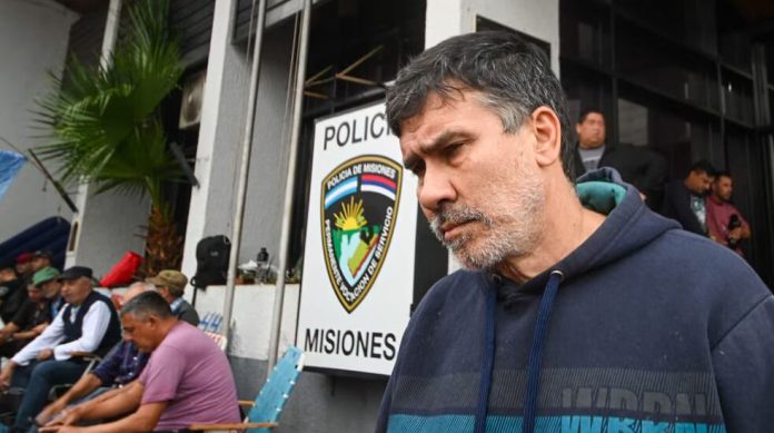 Misiones: el cabecilla del levantamiento policial y un exdirigente PRO cerraron un acuerdo en la Legislatura