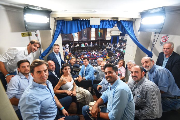 Preocupación entre intendentes por la advertencia del Gobierno de no autorizar la deuda para Kicillof