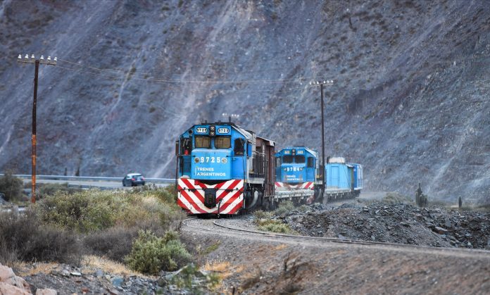 El Gobierno iniciaría el proceso para privatizar el Belgrano Cargas: la letra chica y el plan para renovar otra compañía clave