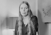 La canción que influenció la música y el canto de Joni Mitchell: «La escuchaba una y otra vez»