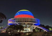 La Ciudad de Buenos Aires se tiñó con los colores de la bandera de Venezuela para celebrar la caída de Maduro