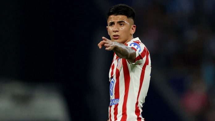 La frase con la que Cholo Simeone “le marcó la cancha” a Thiago Almada en medio de los rumores de una salida del Atlético de Madrid