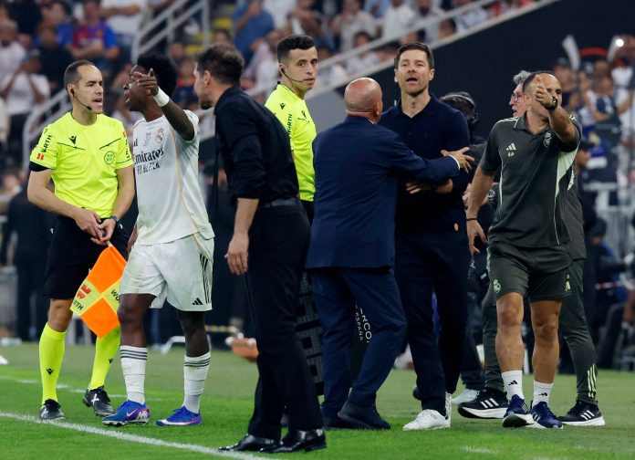 Lo que no se vio de la tensa discusión entre Simeone y Vinícius: la áspera intervención de Xabi Alonso