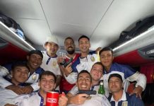 Polémica en el ascenso argentino por la foto de los futbolistas que celebraron el pase a la final con dos pistolas: “Ni cuenta nos dimos”