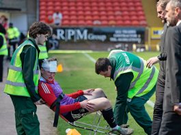 Un fanático fue condenado a prisión por desfigurar el rostro de un jugador en Escocia