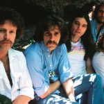 La traición inesperada que casi arruina uno de los mayores hits de Eagles