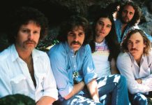 La traición inesperada que casi arruina uno de los mayores hits de Eagles