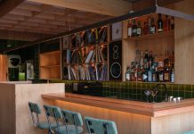 Roman Kissa Bar: El nuevo bar para escuchar vinilos en Buenos Aires