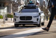 Waymo admite que sus robotaxis reciben ayuda humana desde Filipinas para algunas maniobras